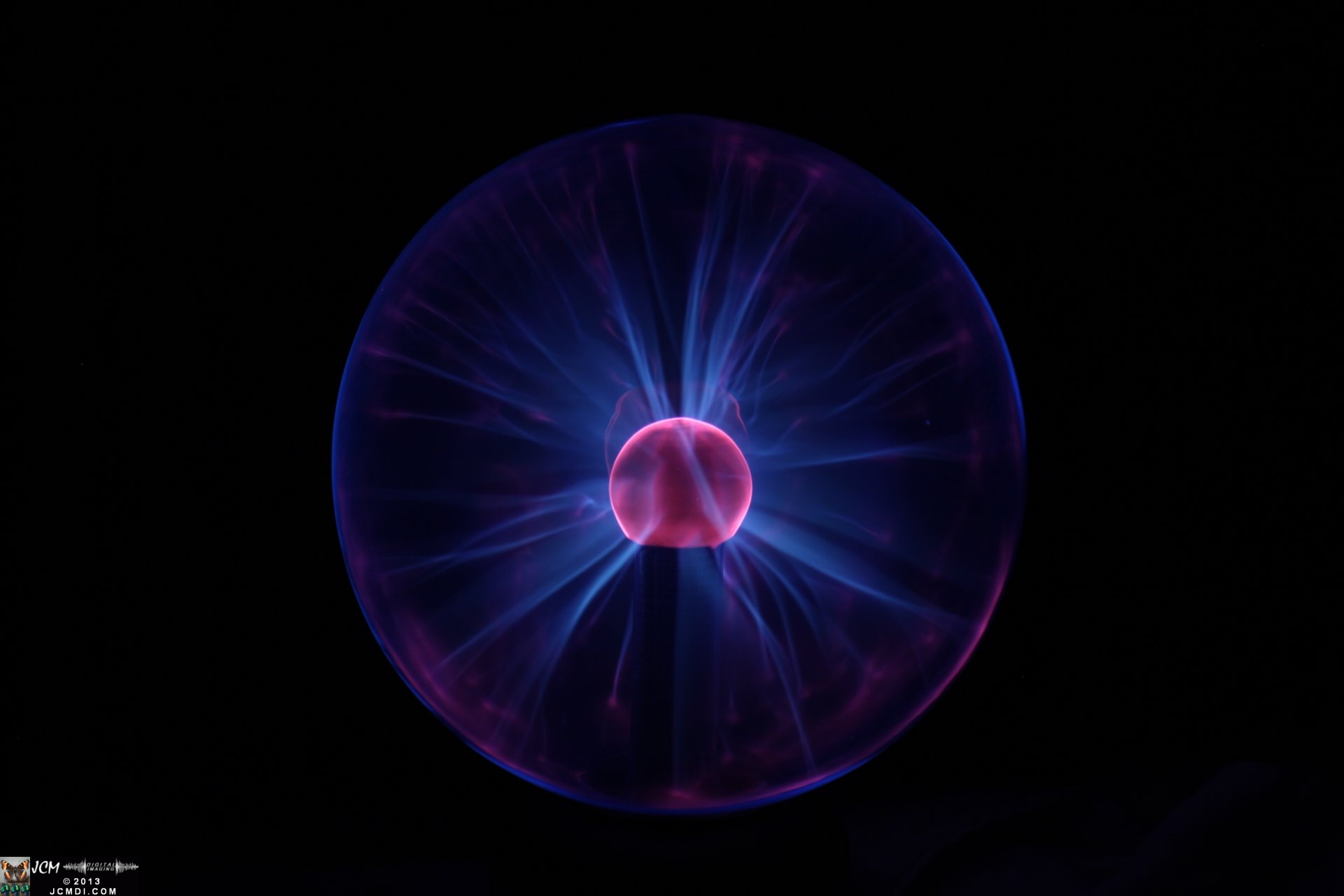 Lightning ball still image